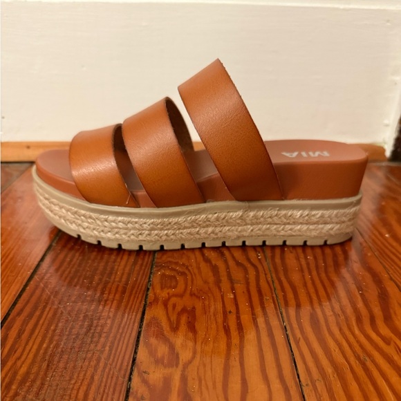 Mia Platform Sandal in Size 7 - Picture 3 of 4